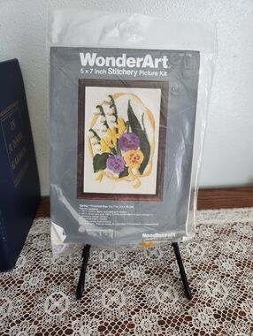 WonderArt 5x7 Stitchery Picture Kit - Spring Floral Design
